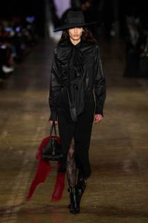 00010-alexander-mcqueen-fall-2025-ready-to-wear-credit-gorunway.jpg