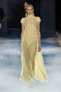 00031-alexander-mcqueen-spring-2025-ready-to-wear-credit-gorunway.jpg