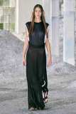 00040-Burberry-Spring-2022-RTW-London-credit-Burberry