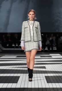 sys-master-content-h43-h32-10195250577438look-024-cruise-2023-24-chanel-show
