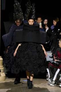 00001-comme-des-garcons-fall-2023-ready-to-wear-credit-gorunway