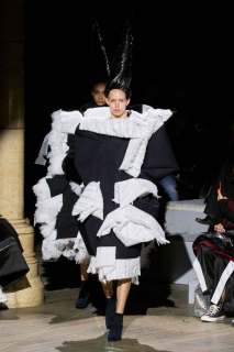 00005-comme-des-garcons-fall-2023-ready-to-wear-credit-gorunway