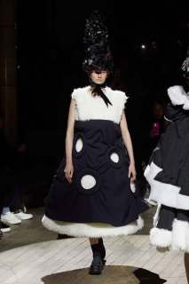 00014-comme-des-garcons-fall-2023-ready-to-wear-credit-gorunway