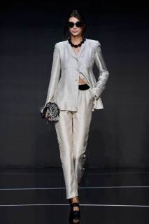 00009-emporio-armani-spring-2024-ready-to-wear-credit-gorunway