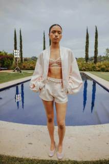 1748967825-mood_genny_01