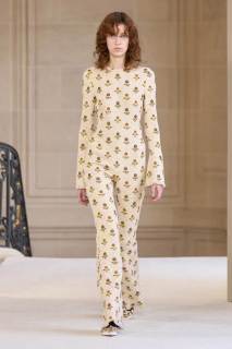 00003-giambattista-valli-2025-ready-to-wear-credit-gorunway.jpg