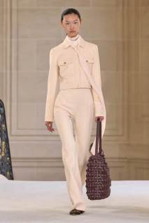 00007-giambattista-valli-2025-ready-to-wear-credit-gorunway.jpg