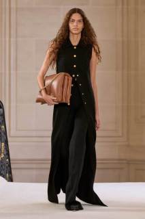 00011-giambattista-valli-2025-ready-to-wear-credit-gorunway.jpg