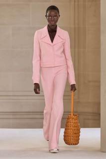 00025-giambattista-valli-2025-ready-to-wear-credit-gorunway.jpg