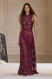 00049-giambattista-valli-2025-ready-to-wear-credit-gorunway.jpg