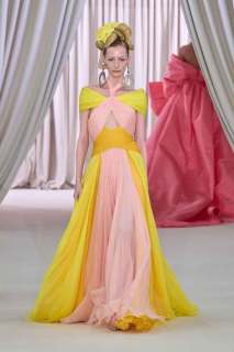 00008-giambattista-valli-spring-2023-couture-credit-gorunway