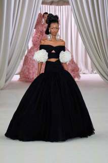 00014-giambattista-valli-spring-2023-couture-credit-gorunway