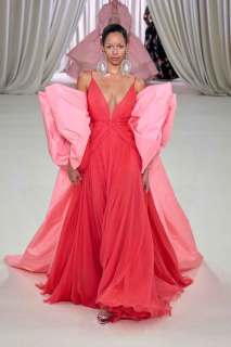 00018-giambattista-valli-spring-2023-couture-credit-gorunway