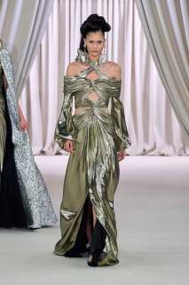 00023-giambattista-valli-spring-2023-couture-credit-gorunway