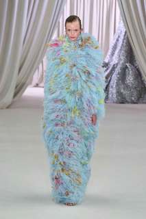 00025-giambattista-valli-spring-2023-couture-credit-gorunway