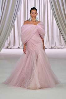 00027-giambattista-valli-spring-2023-couture-credit-gorunway