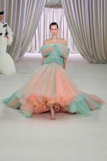 00033-giambattista-valli-spring-2023-couture-credit-gorunway