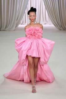 00038-giambattista-valli-spring-2023-couture-credit-gorunway