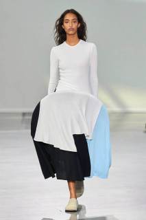 00022-jw-anderson-spring-2024-ready-to-wear-credit-gorunway