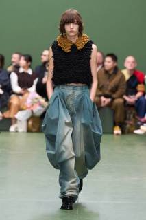 00007-loewe-fall-2024-ready-to-wear-credit-gorunway.jpg