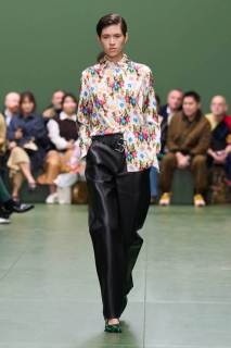 00011-loewe-fall-2024-ready-to-wear-credit-gorunway.jpg