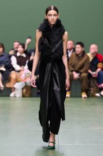 00017-loewe-fall-2024-ready-to-wear-credit-gorunway.jpg