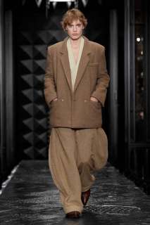 00020-louis-vuitton-fall-2023-ready-to-wear-credit-gorunway