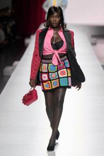 00013-moschino-spring-2024-ready-to-wear-credit-gorunway