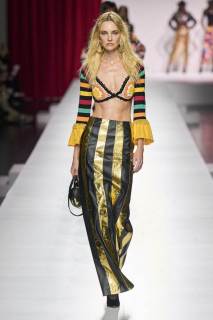 00018-moschino-spring-2024-ready-to-wear-credit-gorunway