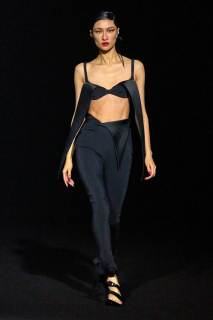 00002-mugler-fall-2024-ready-to-wear-credit-gorunway.jpg