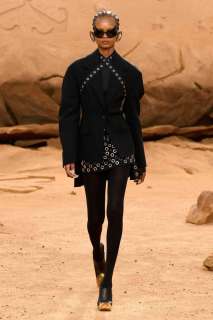 00001-off-white-fall-2023-ready-to-wear-credit-gorunway