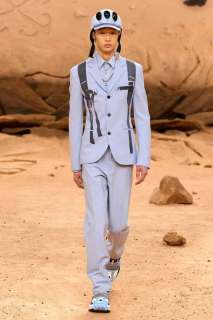 00016-off-white-fall-2023-ready-to-wear-credit-gorunway