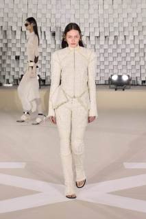 00042-off-white-fall-2025-ready-to-wear-credit-gorunway.jpg
