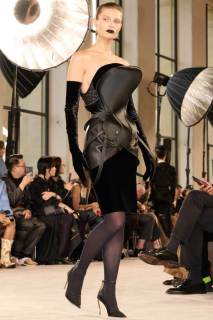 00026-schiaparelli-fall-2025-couture-credit-brand.jpg
