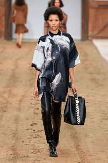 00006-stella-mccartney-fall-2023-ready-to-wear-credit-gorunway