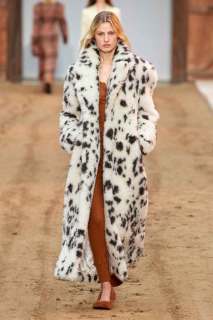 00011-stella-mccartney-fall-2023-ready-to-wear-credit-gorunway