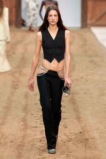 00014-stella-mccartney-fall-2023-ready-to-wear-credit-gorunway