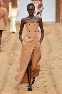 00015-stella-mccartney-fall-2023-ready-to-wear-credit-gorunway