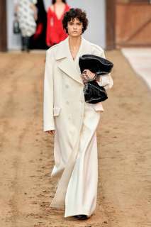 00032-stella-mccartney-fall-2023-ready-to-wear-credit-gorunway