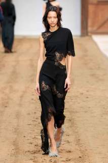 00037-stella-mccartney-fall-2023-ready-to-wear-credit-gorunway