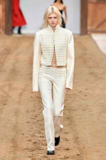 00042-stella-mccartney-fall-2023-ready-to-wear-credit-gorunway