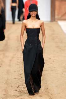 00043-stella-mccartney-fall-2023-ready-to-wear-credit-gorunway