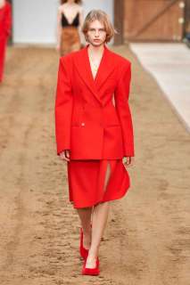 00054-stella-mccartney-fall-2023-ready-to-wear-credit-gorunway