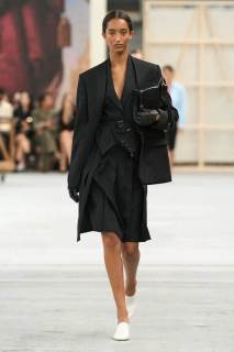 00001-tods-spring-2024-ready-to-wear-credit-gorunway