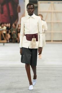 00005-tods-spring-2024-ready-to-wear-credit-gorunway