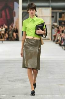 00027-tods-spring-2024-ready-to-wear-credit-gorunway