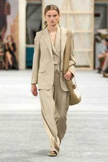 00030-tods-spring-2024-ready-to-wear-credit-gorunway