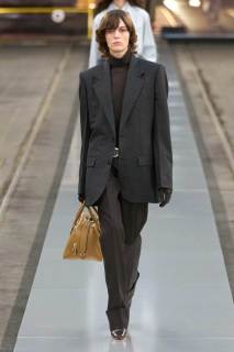 00002-tods-fall-2024-ready-to-wear-credit-gorunway.jpg