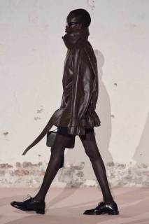 00030-victoria-beckham-fall-2025-ready-to-wear-credit-brand.jpg