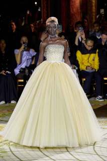 00001-viktor-and-rolf-couture-spring-2023-gorunway-brand